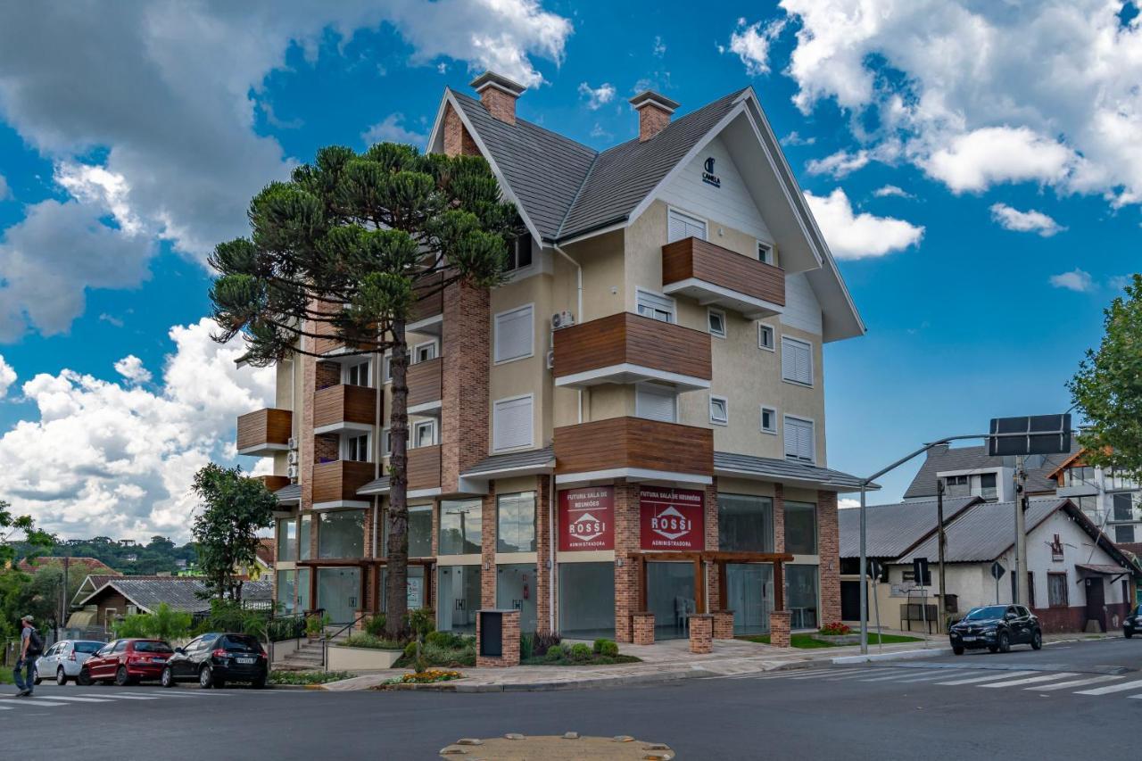Apartment D, Henrique Canela