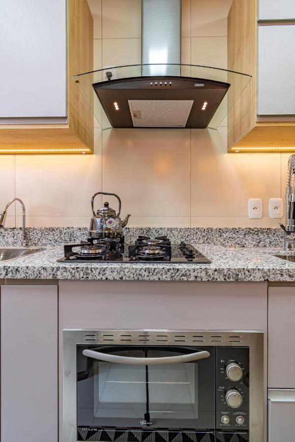 Apartment D, Henrique *