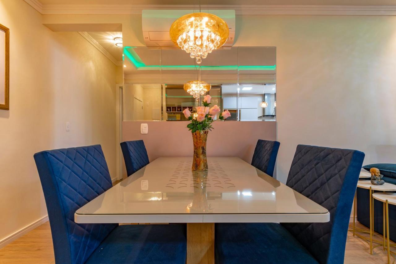 Apartment D, Henrique