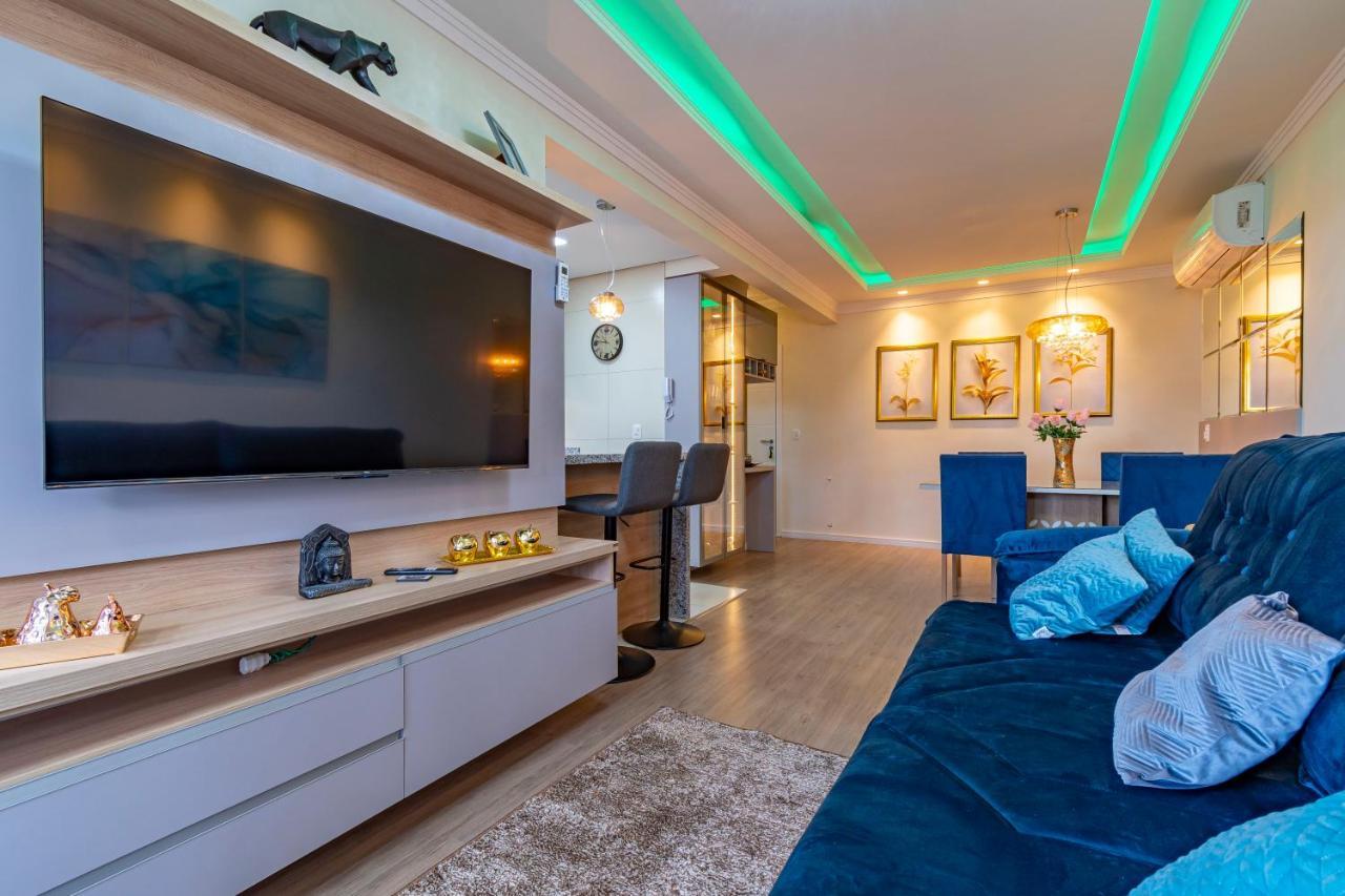 Apartamento D, Henrique *